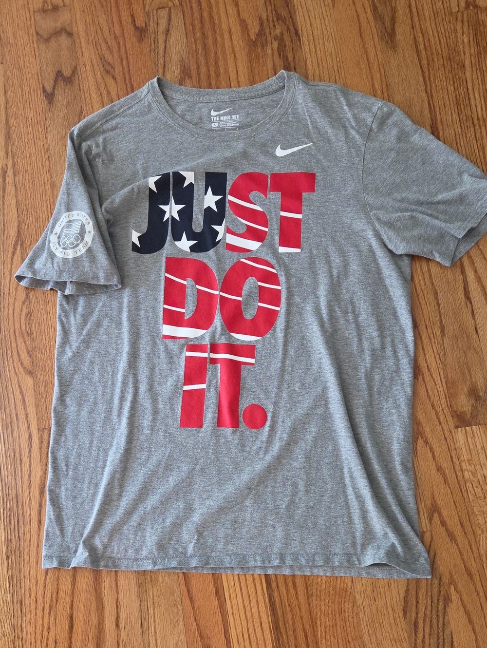 Nike Gray Short Sleeve 'JUST DO IT.' Graphic Tee -Red White & Blue Size: L